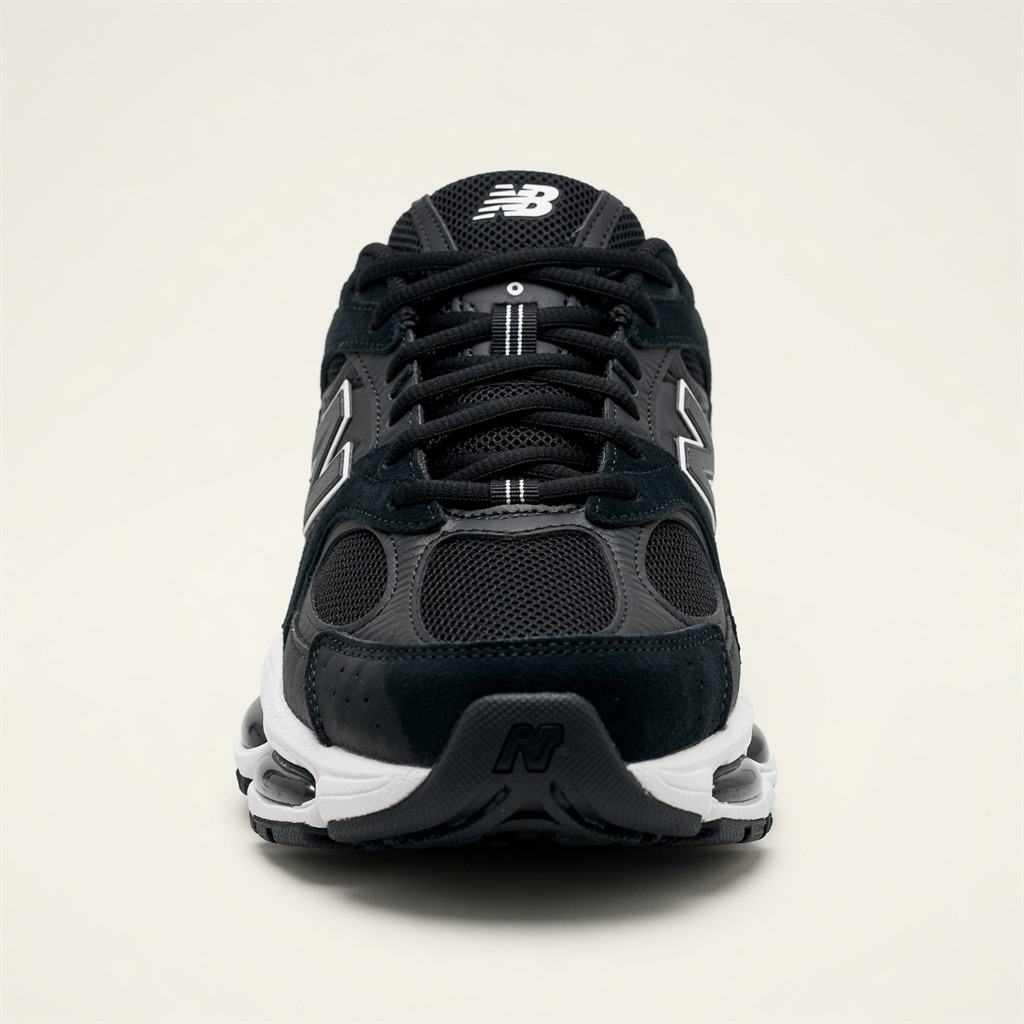 New Balance 9060 — Noir / Blanc vue 4