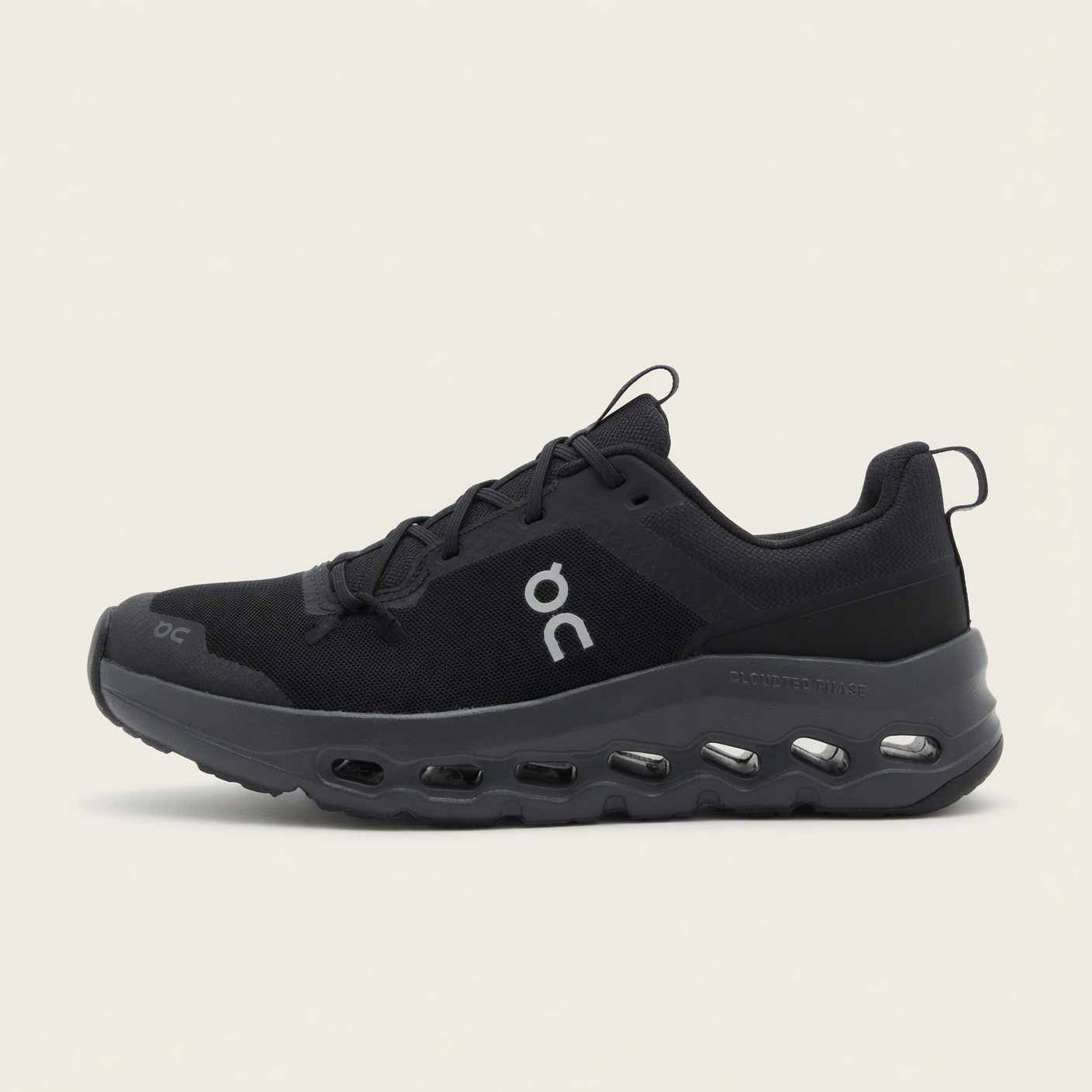 On Cloudsurfer Next — Noir / Gris Anthracite